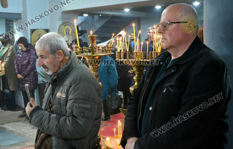 Митрополит Киприан и епископ Исаак отслужиха литургия на Атанасовден в Харманли