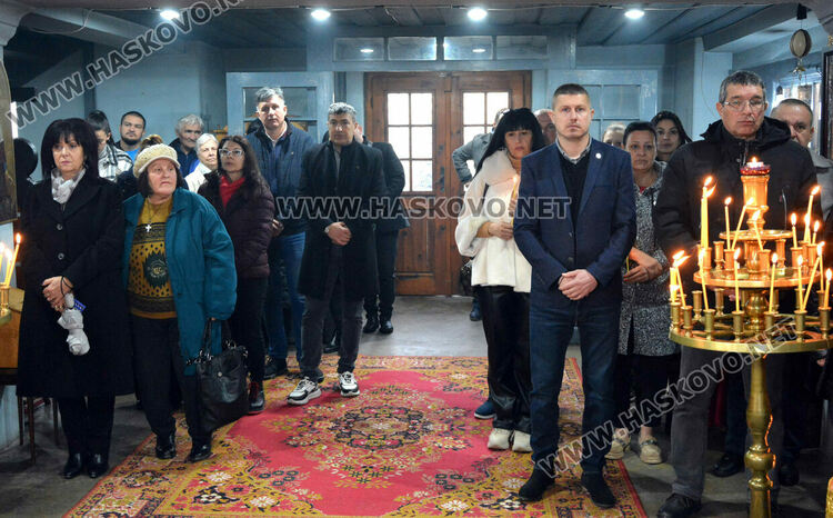 Митрополит Киприан и епископ Исаак отслужиха литургия на Атанасовден в Харманли