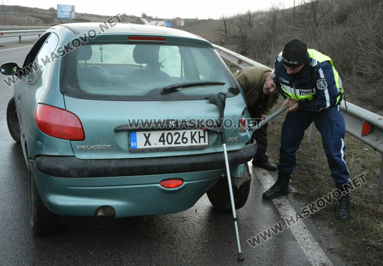 Пежо и Мерцедес катастрофираха край Хасково при поздрав