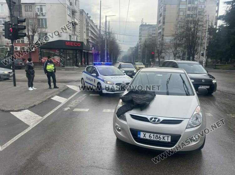 Водачка блъсна жена на пешеходна пътека на „Раковски“