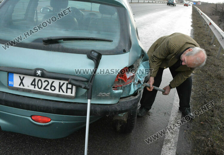 Пежо и Мерцедес катастрофираха край Хасково при поздрав