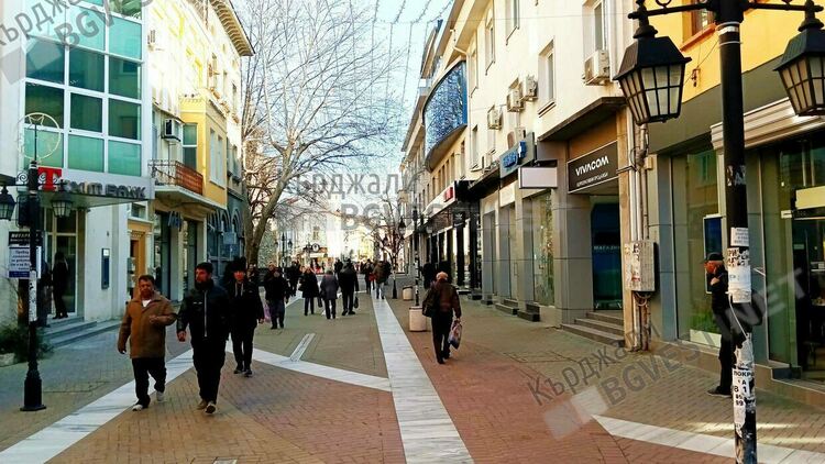 Кърджалиец намери плик с пари на паркинг в Хасково,издирват притежателя