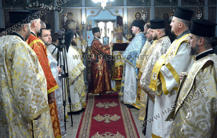 Митрополит Киприан и епископ Исаак отслужиха литургия на Атанасовден в Харманли