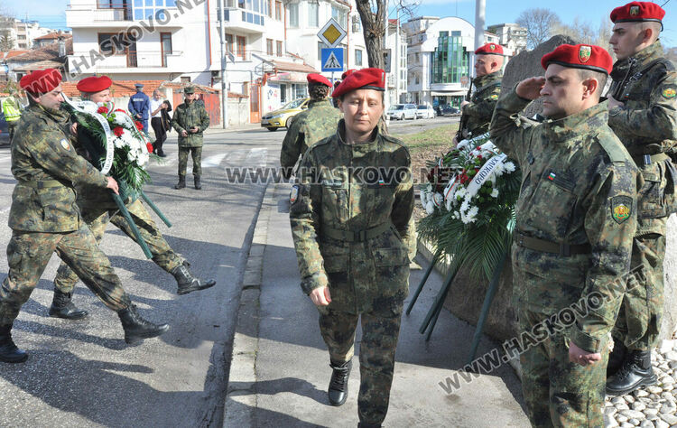 Венци и цветя за 146 г. от Освобождението на Хасково от османско владичество