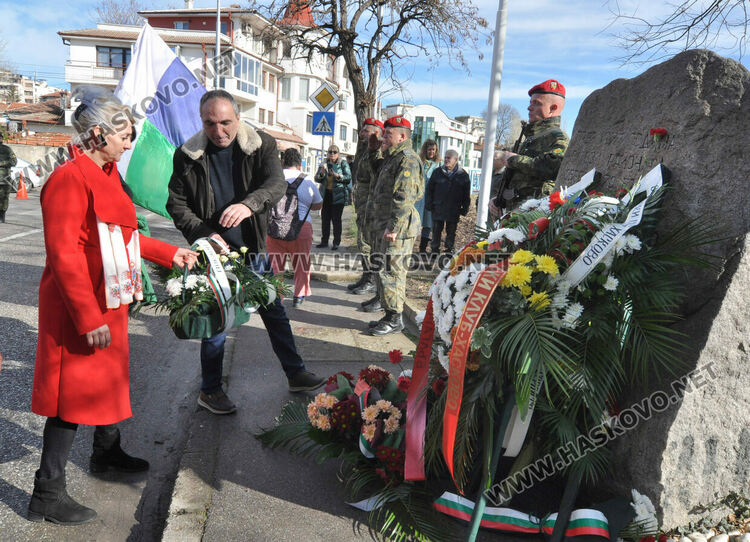 Венци и цветя за 146 г. от Освобождението на Хасково от османско владичество