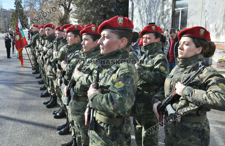 Венци и цветя за 146 г. от Освобождението на Хасково от османско владичество