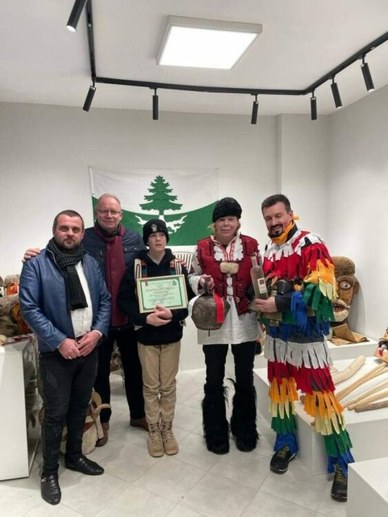 Калина Сакскобургготска заедно със семейството си е посетила пернишкото село Елов дол за сурвакарските празници