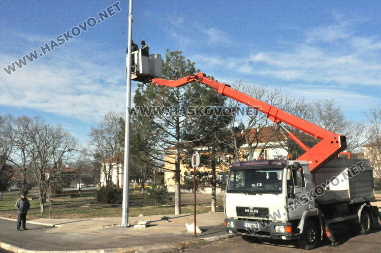 18-метров пилон за трибагреник издигнаха в Конуш