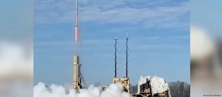 Украйна: изстрелване на ракета от ПВО-системата Iris-T SLM на фирма Diehl Defence