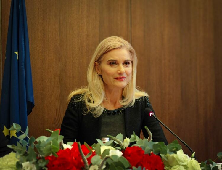 Министър Динкова: В очакване на силен зимен сезон, имаме все по-качествен туризъм и все повече туристи