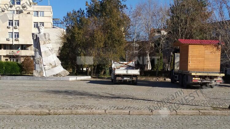 Демонтираха Коледното градче в центъра на Кърджали,ще го чакаме пак в края на годината