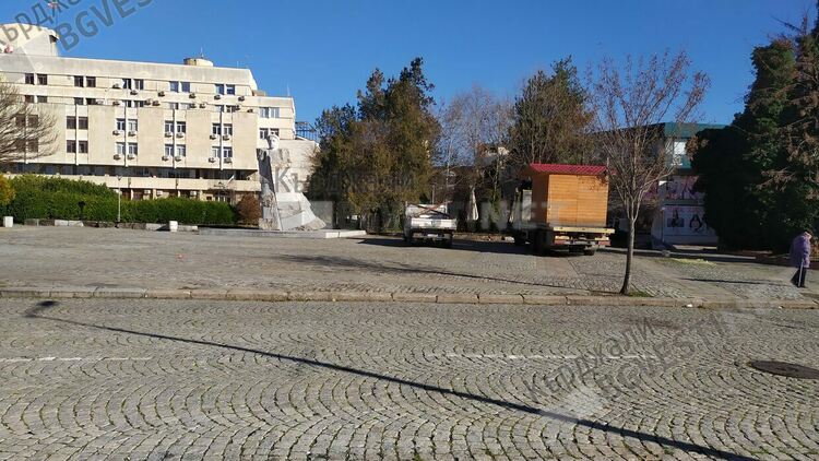 Демонтираха Коледното градче в центъра на Кърджали,ще го чакаме пак в края на годината