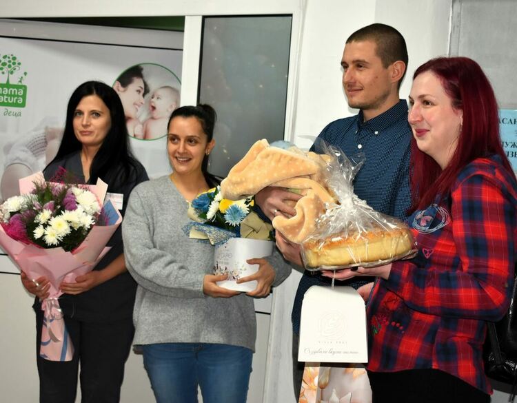 Тържествено бе отбелязан Бабинден в Асеновград 