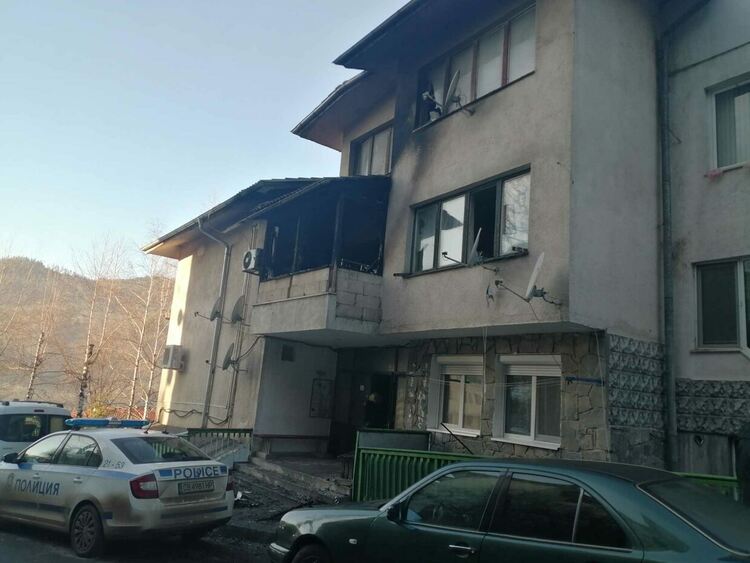 Влоши се състоянието на жената, пострадала при пожара на Новия център, детето  е настанено в център