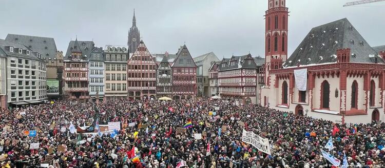 Германия: стотици хиляди на протест срещу десния екстремизъм