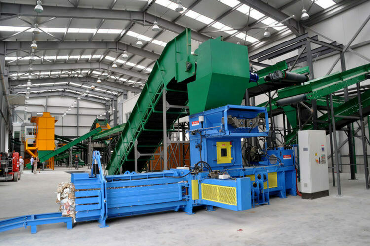 Пробация за шофьора, допуснал инцидент, довел до осакатяването на служител на сметището