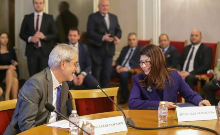 Десислава Атанасова и Борислав Белазелкова в парламента
