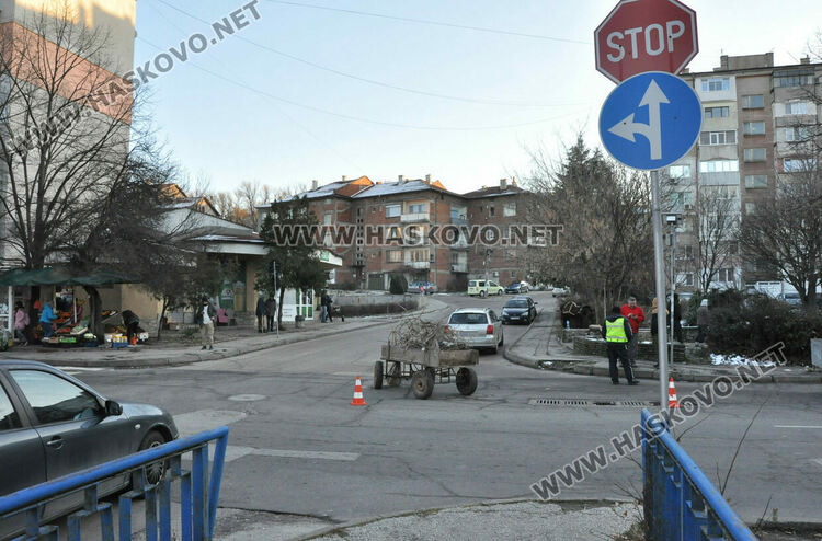 Мъж пострада при катастрофа между лек автомобил и каруца