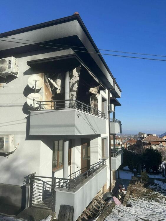 Голям пожар избухна в Долни Воден, има пострадал 