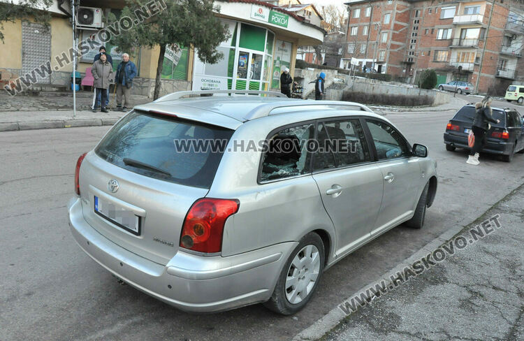 Мъж пострада при катастрофа между лек автомобил и каруца