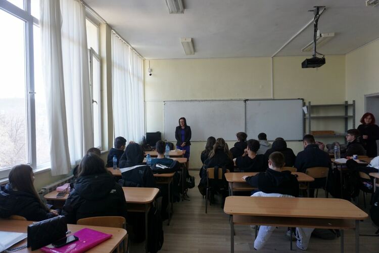 Прокурор Ангелова с лекция пред ученици за опасностите в социалните мрежи