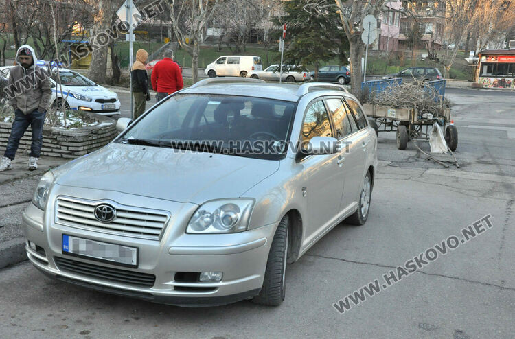 Мъж пострада при катастрофа между лек автомобил и каруца