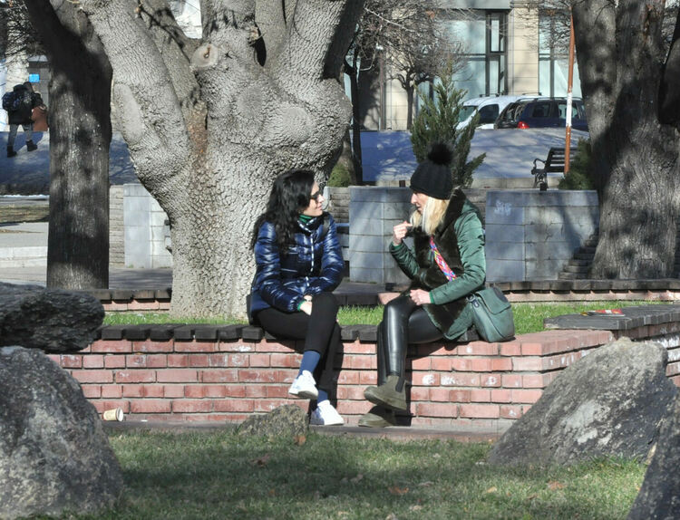 Жълт код за опасно силен вятър и слънчево време в четвъртък