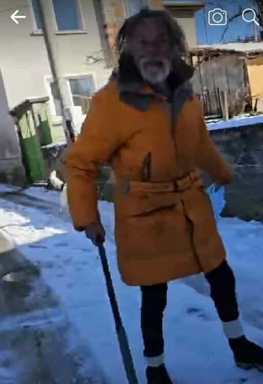 Французин тормози хората в село Полковник Серафимово, насъсква кучето си срещу жена с бебе и я ударил