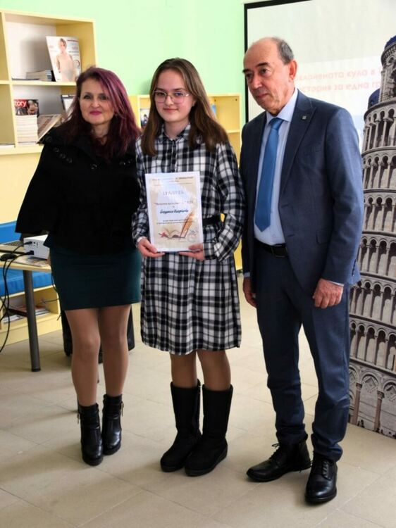 Двама са победителите в "Читател на годината" в Асеновград 