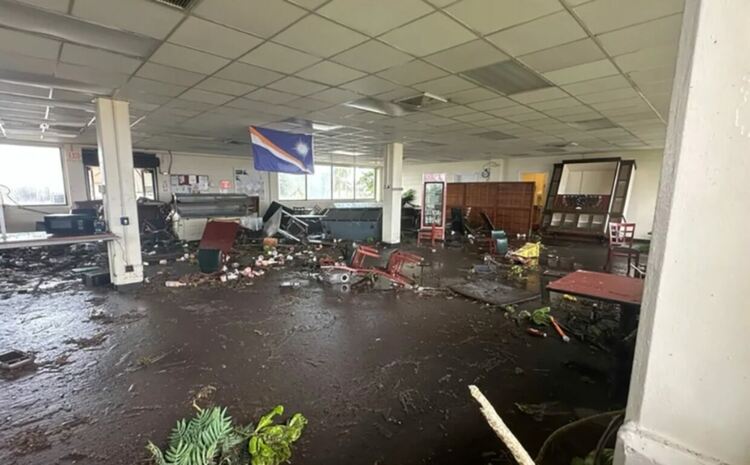 Огромна вълна удари американска военна база, има сериозни щети