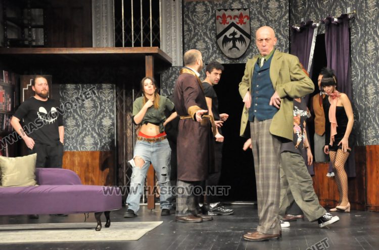 Пиесата, която се обърка, в Хасковския театър, но това е супер!