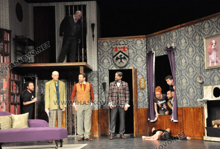 Пиесата, която се обърка, в Хасковския театър, но това е супер!