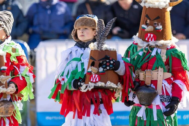 Първият фестивален ден на XXX МФМИ „Сурва“ 2024 започна с празнично настроение и цветове