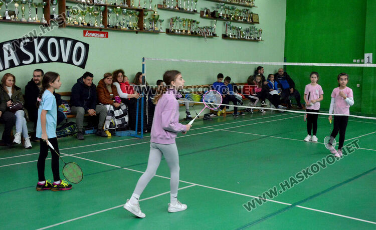  Над 100 деца участват на турнир по бадминтон в Хасково