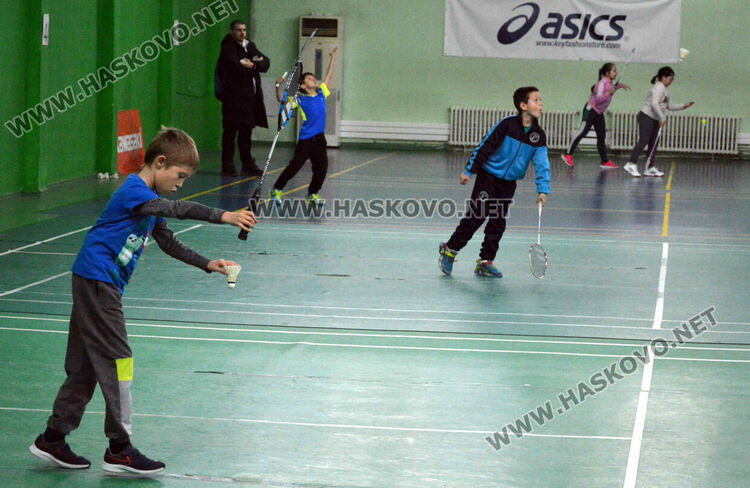  Над 100 деца участват на турнир по бадминтон в Хасково