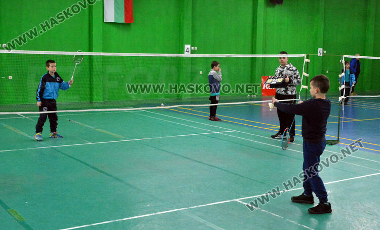  Над 100 деца участват на турнир по бадминтон в Хасково