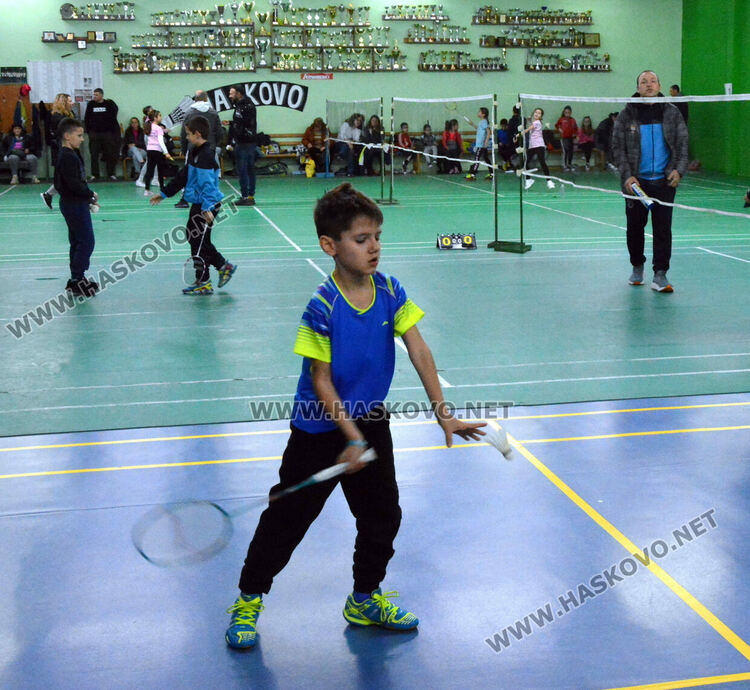  Над 100 деца участват на турнир по бадминтон в Хасково