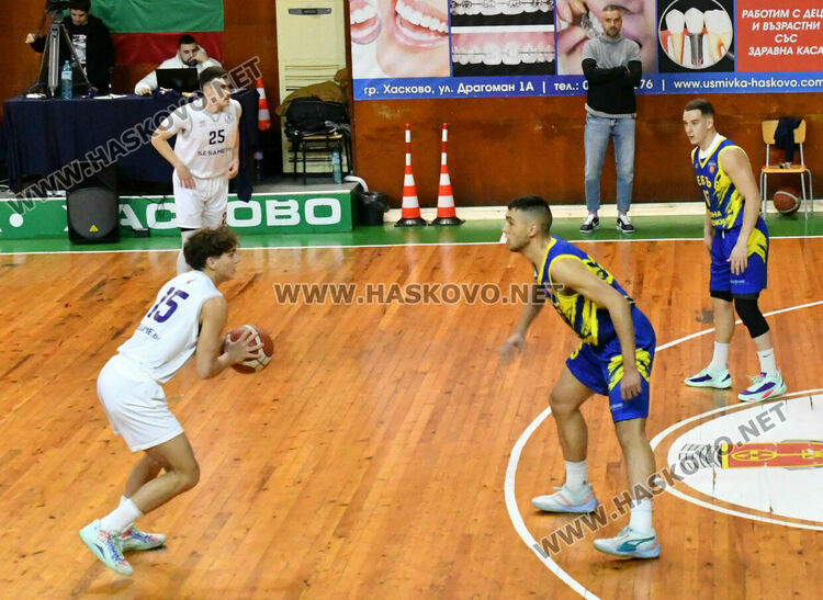 „Хебър“ победи „Хасково“ в дерби мач