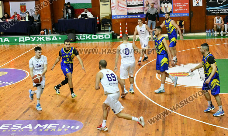 „Хебър“ победи „Хасково“ в дерби мач