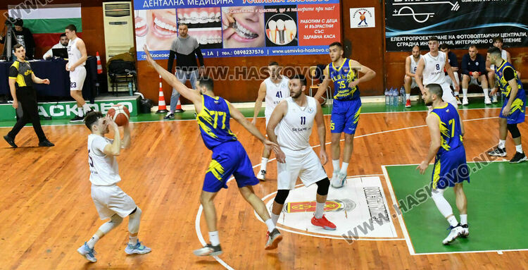 „Хебър“ победи „Хасково“ в дерби мач