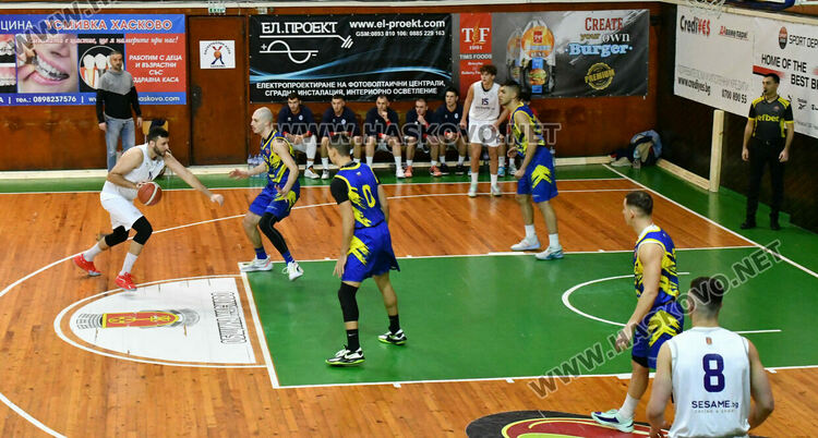 „Хебър“ победи „Хасково“ в дерби мач