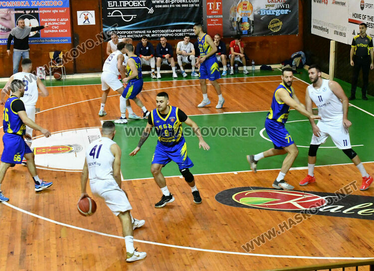 „Хебър“ победи „Хасково“ в дерби мач