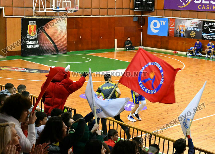 „Хебър“ победи „Хасково“ в дерби мач