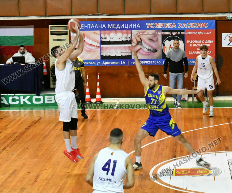 „Хебър“ победи „Хасково“ в дерби мач