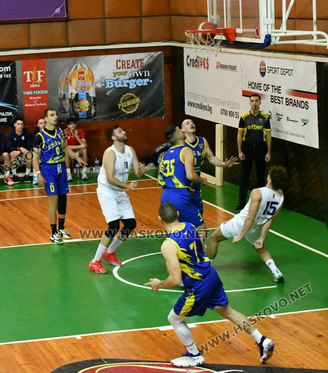 „Хебър“ победи „Хасково“ в дерби мач