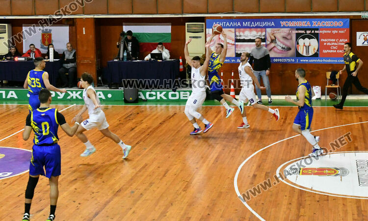 „Хебър“ победи „Хасково“ в дерби мач