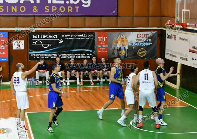 „Хебър“ победи „Хасково“ в дерби мач