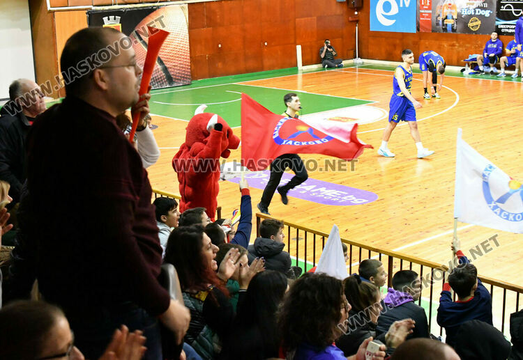 „Хебър“ победи „Хасково“ в дерби мач