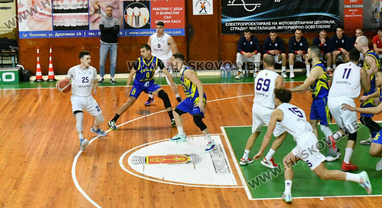 „Хебър“ победи „Хасково“ в дерби мач