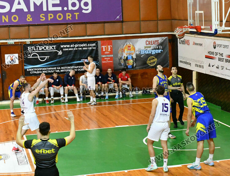 „Хебър“ победи „Хасково“ в дерби мач